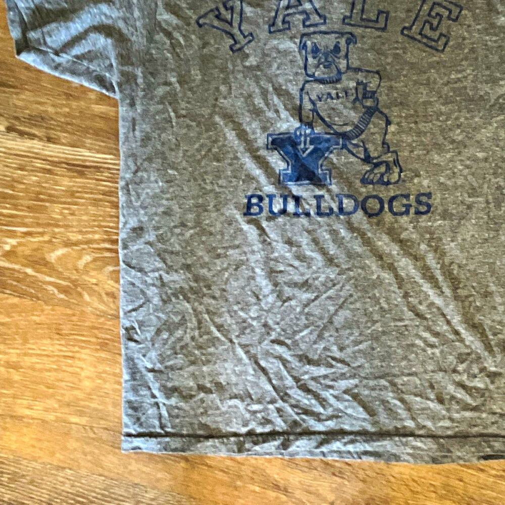 Yale Bulldogs Gray Graphic T-Shirt Team Shirt